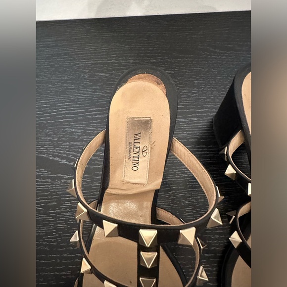 ROCKSTUD CALFSKIN LEATHER SLIDE SANDAL 60 MM - Picture 2 of 5